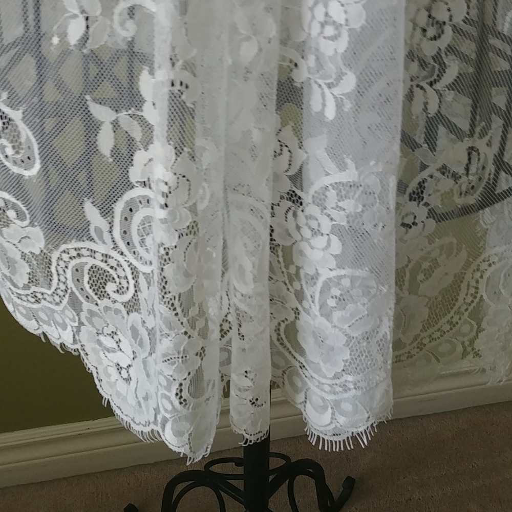 🌟HOST PICK 🌟 Dress Coverup, white lace size "M" but can fit size "L" - Picture 2 of 6